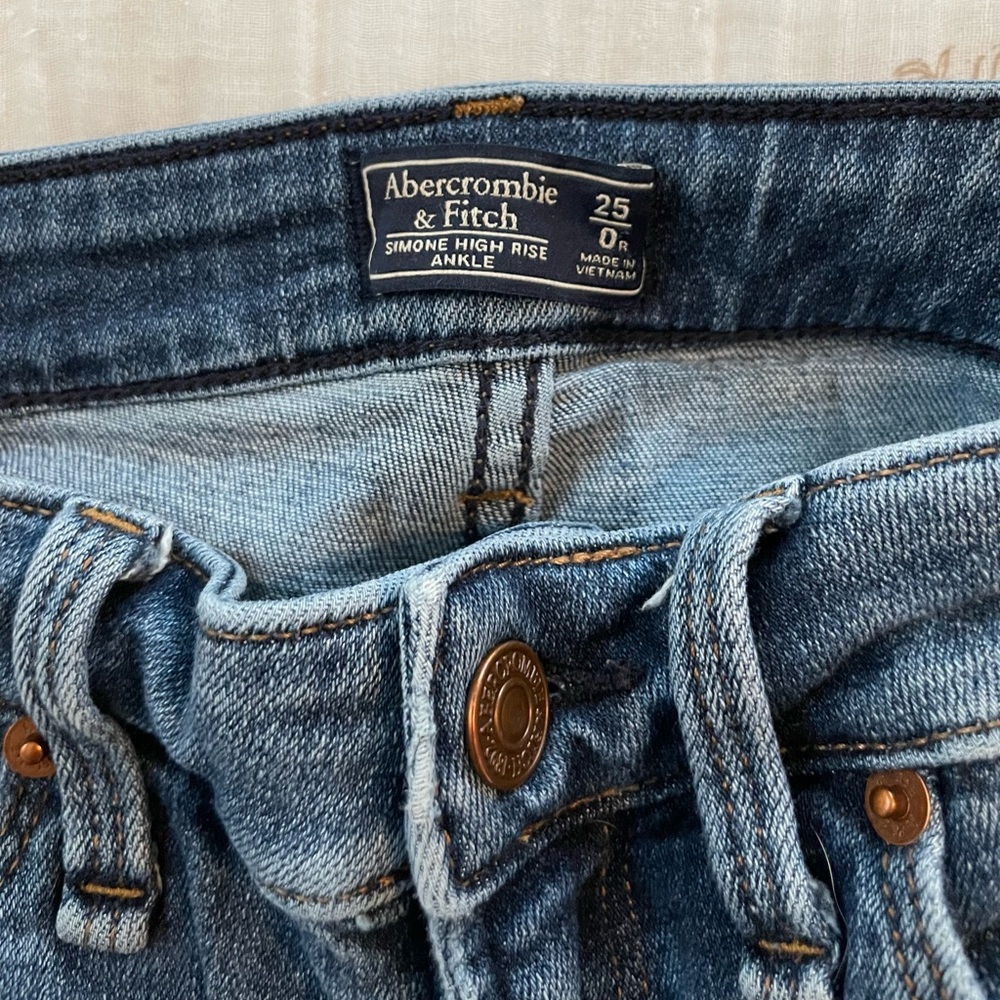 A&F Simone High Rise Jeans - Picture 4 of 7